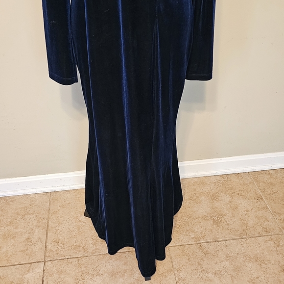 BREATHTAKING!! SIMPLY STUNNING BLUE DRESS!! 💙 💙 💙 - Picture 5 of 11